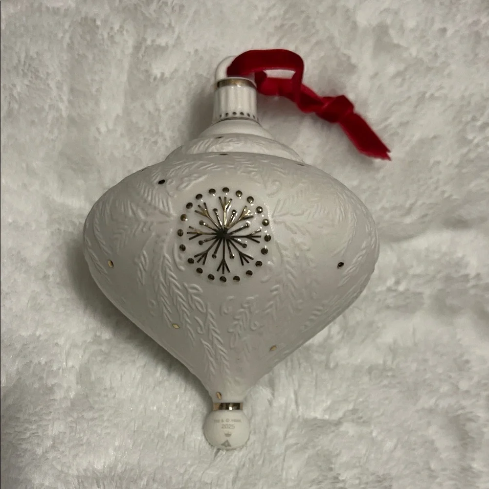 Hallmark Elegant Evergreens Holiday Heirlooms Porcelain & 14K Accents NWT